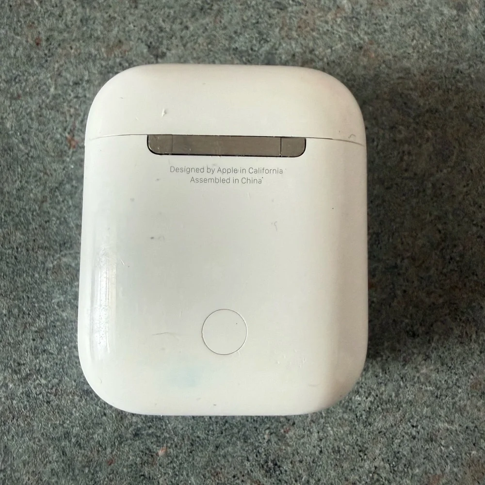 MVMT AirPods Case w Carabiner Empty Case Only Silicone Cover Apple AirPods